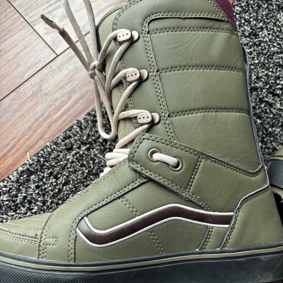 Women’s Vans Lace-Up Snowboard Boots - Picture 8 of 10